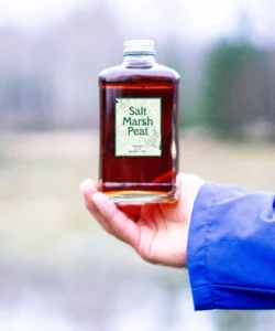 Field Guide Salt Marsh Peat – smoky alcohol-free alternative to whisky with peat and seaweed
