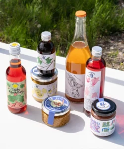 Eat your landscape package from Fruitslagers with local drinks, vinegar, and condiments from the food forest