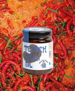 Tempeh Chili Oil van Fruitslagers – spicy chili oil with Boonzaak tempeh, bay leaf and dulse