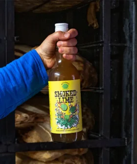 Smoked Lime van Roze Bunker – rokerige limoensiroop van geredde limoenen