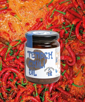Tempeh Chili Oil van Fruitslagers – pittige chili olie met Boonzaak tempeh, laurier en dulse